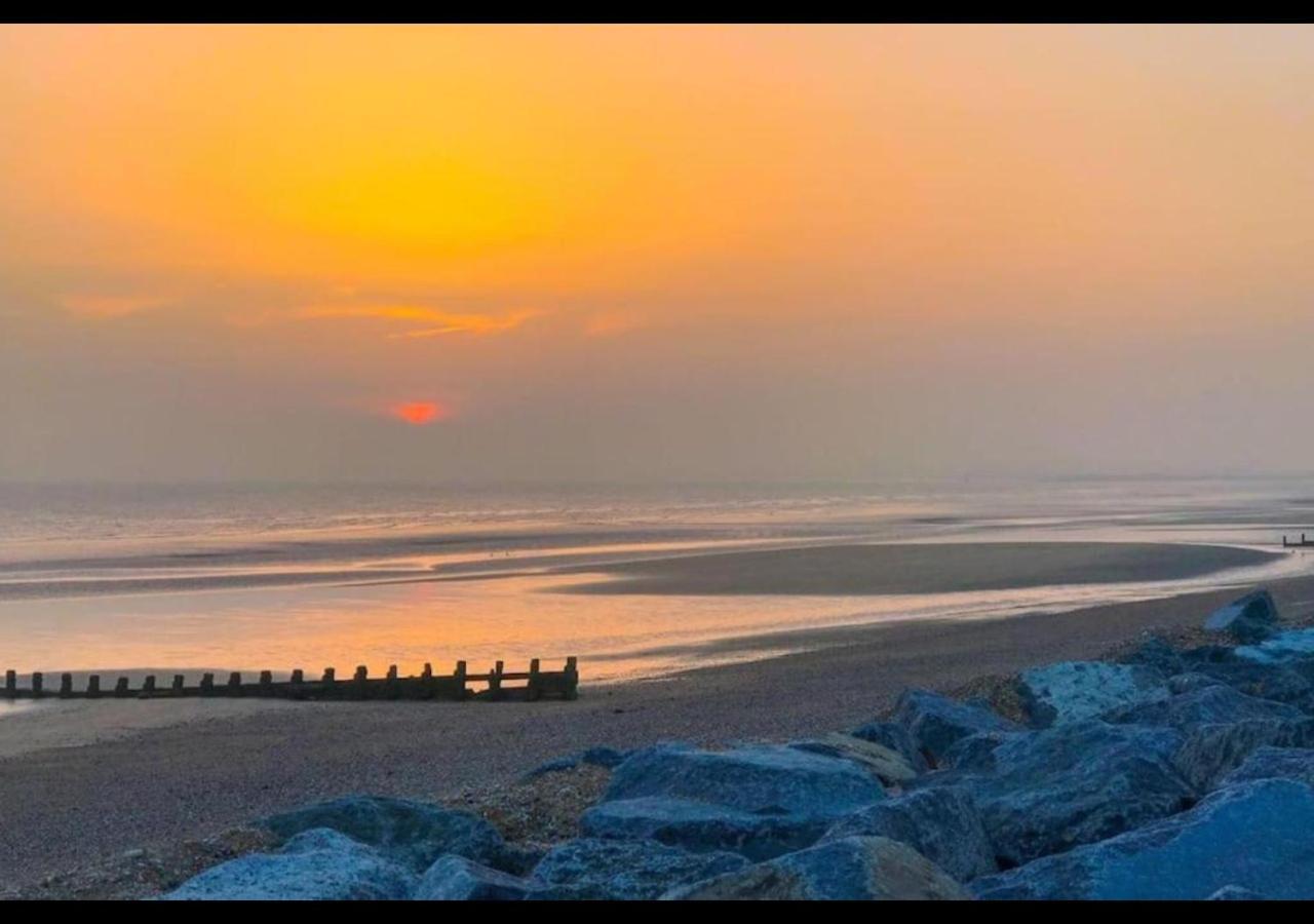 K90 - Chalet - Parkdean Resorts, Camber Sands Экстерьер фото