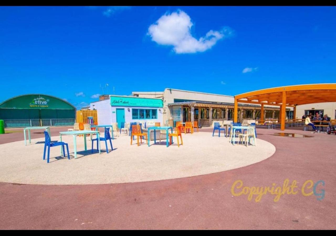K90 - Chalet - Parkdean Resorts, Camber Sands Экстерьер фото